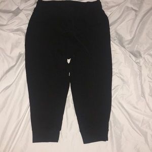 black knee length sweatpants